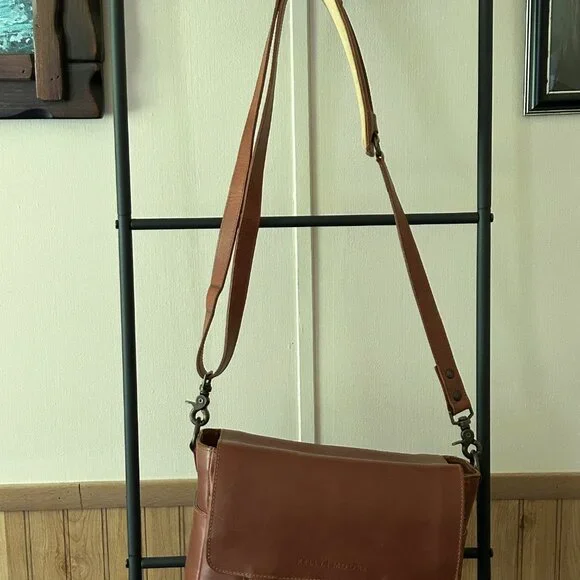 Kelly Moore NWT Leather Camera Bag - Picture 5 of 5